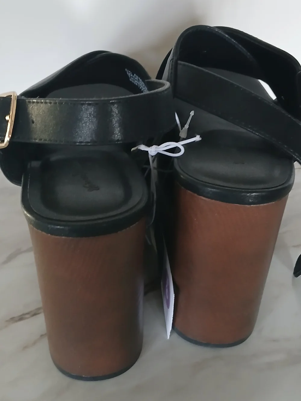 S 6 1/2 Universal Thread Black Crisscross Platform Sandals with Wood-Look Wedge